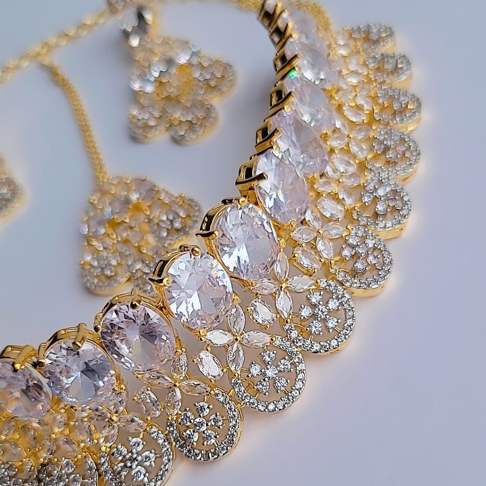 NWT Gold Finish Crystal Clear Simulated diamond Necklace Set Earrings with Tikka